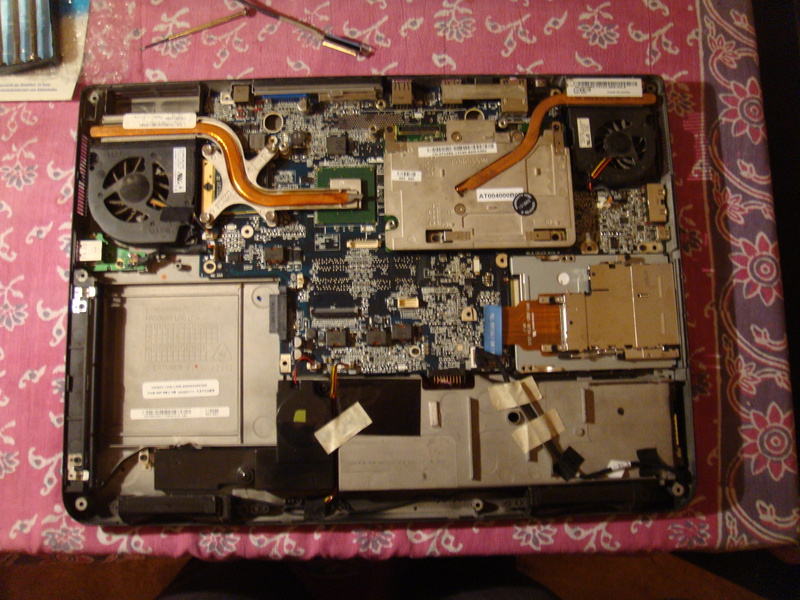 En nu zit de vervangende videokaart er in. Je ziet het verschil alleen aan de iets andere stickers.