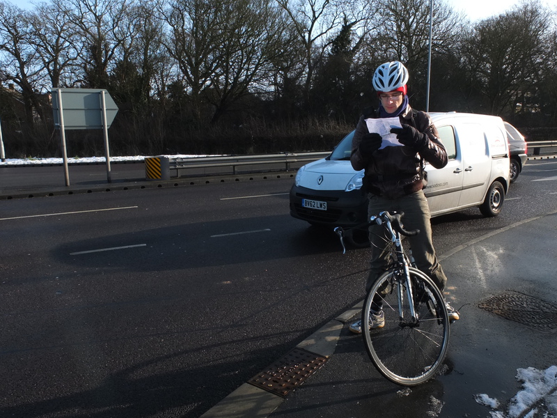 De route loopt in het begin langs een drukke weg. Toch is het een onderdeel van het national cycle network. Blijkbaar was hier geen alternatief.