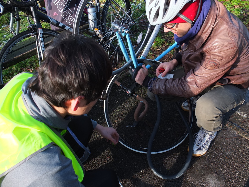 Lekke band van Jiaxin no 1. Voor.