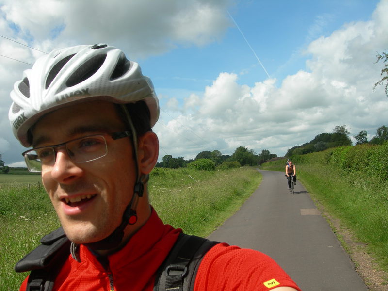 De vaart er goed in. Mooi weer. Strak wegdekje. Genieten.