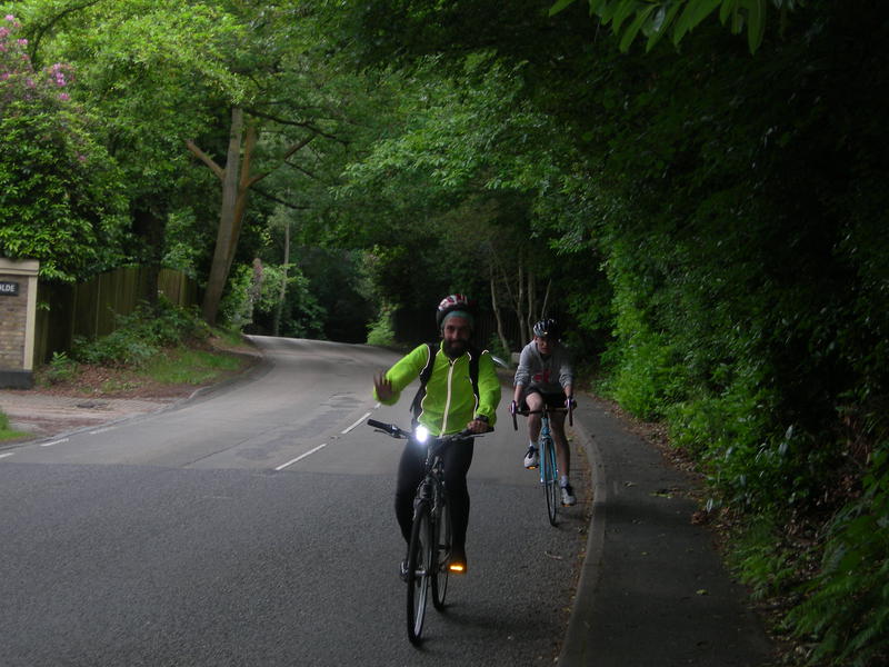De laatste beklimming voor het einde. Zoals je kunt zien zijn Mitya en Jiaxin aardig aan het zwabberen van de vermoeidheid.