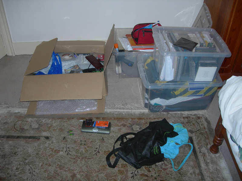 Dozuh! Morgen tape kopen en clingfilm. Ik krijg labels per post om er op te plakken.