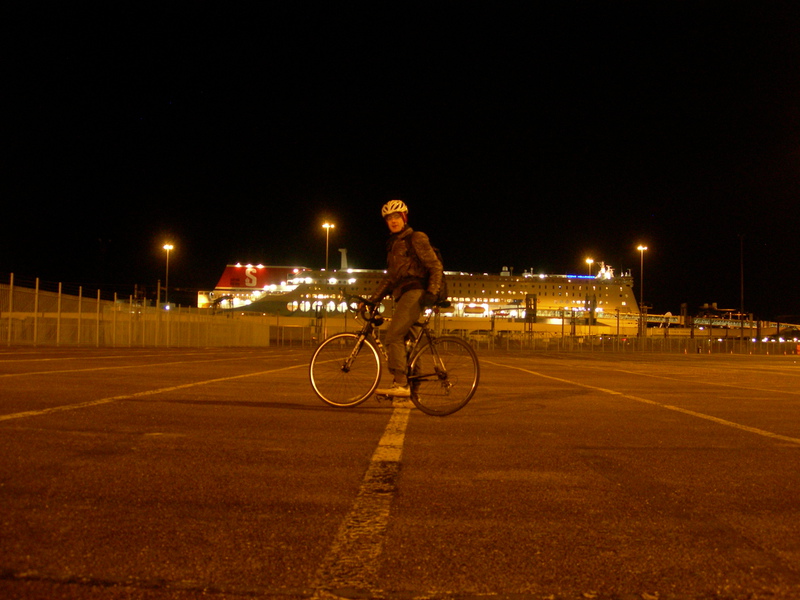 De ``Stena Hollandica''. Ik ben hier al om 19:00 uur terwijl de boot vertrekt om 23:15. Dus eerst lekker Indiaas eten.